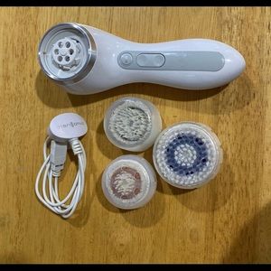 Clarisonic Smart Profile face brush with 3 exchangeable brush heads